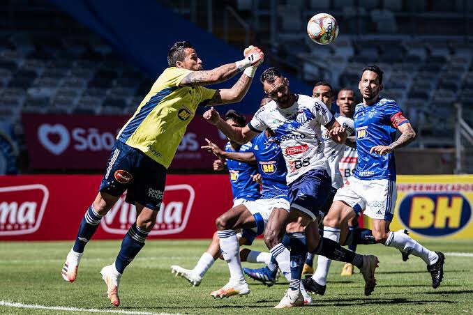 URT_oficial's tweet photo. A URT gostaria de prestar nossa homenagem ao @fabiogoleiro_01, será estranho não te ver no gol adversário dia 26/01.

Trovão Azul abre as portas para estar no @Mineirao ao nosso lado e se despedir da torcida Celeste da melhor forma!

Vamos Subir #FabioNaURT
#FabioMereceRespeito https://t.co/HmRadUC9OK