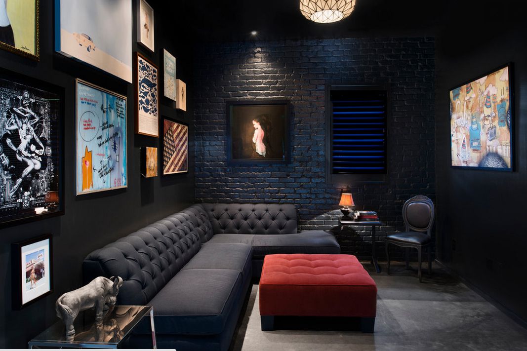 warthenteam's tweet photo. Black walls are bold, elegant, and timeless, so using the shade liberally when decorating is just good feng shui. In fact, black walls are a goof-proof way to make any room in a home impossibly chic regardless of square footage.

#black #blackwalls #blacklivingroom #livingroom https://t.co/arE20TAtJY