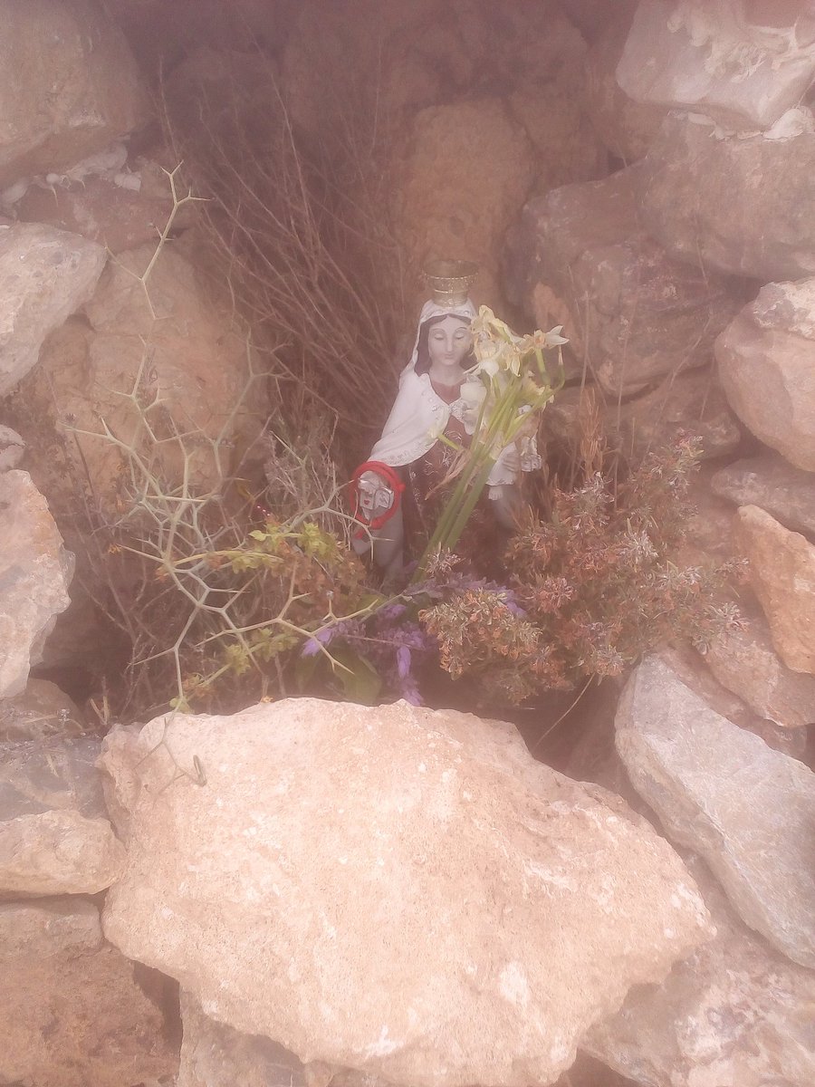 chefgarner1's tweet photo. Yesterday climbed a mountain with my little home. Promptly forgot my keys up there at the summit. Today walked back up the mountain and to my surprise someone found the keys and put them in a Santa Maria shrine up on the top. #relieved #mountainproblems https://t.co/QW72Ofkwj9