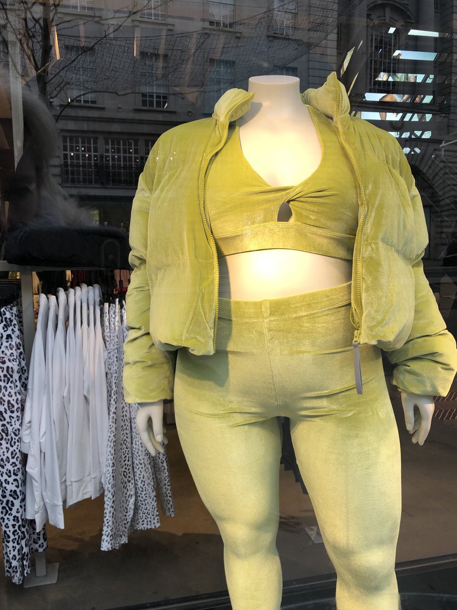 プラスサイズのマネキンが批判され モデルが自ら商品を着用し反論