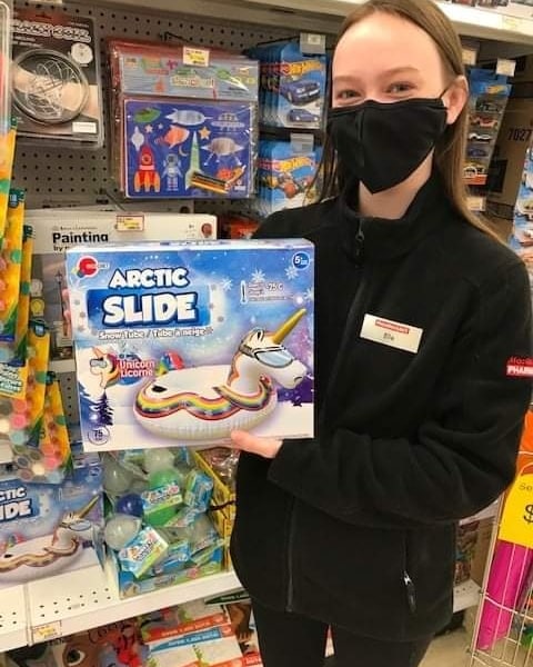 MacQuarriesPS's tweet photo. JUST IN !!
Arrived just in time for the big snow! ❄️❄️❄️❄️❄️❄️❄️
Ella thinks everyone should have a unicorn snow tube!🦄
Warm flannel jackets have arrived and are super popular.
New styles arrived this week!
Get in to MacQuarries Pharmasave & check it out !
#snowslides https://t.co/Ha8jTv54gC