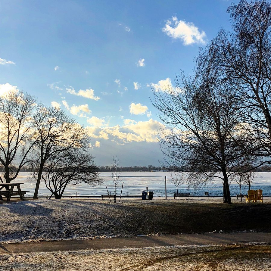 Winter is here ❄️ and so are great views! Bundle up and take a walk along the boardwalk and visit the skating rink @harbourfrontcentre, enjoy some hot cocoa, and see all that Toronto has to offer! 
<a href="/WaterfrontBIA/">The Waterfront BIA</a> #staycation #winter #SeeTorontoNow
