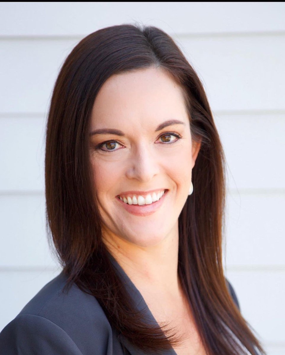 We r excited 2 start r free #EvolvingLearner #Ldrshpbkchat in Jan w/ <a href="/LainieRowell/">Lainie Rowell</a> <a href="/drkristyandre/">Kristy Andre, Ed.D.</a> &amp; <a href="/LaurenMStein/">Lauren Steinmann EdD</a>. PL is an intentional shift from PD. Lainie Rowell will lead the learning on Ch. 1 Mon. 1/24 @ 5PM PST. 

Reg: bit.ly/3qPu1Fp

<a href="/CorwinPress/">Corwin</a> <a href="/SchoolsFirstFCU/">SchoolsFirst FCU</a>