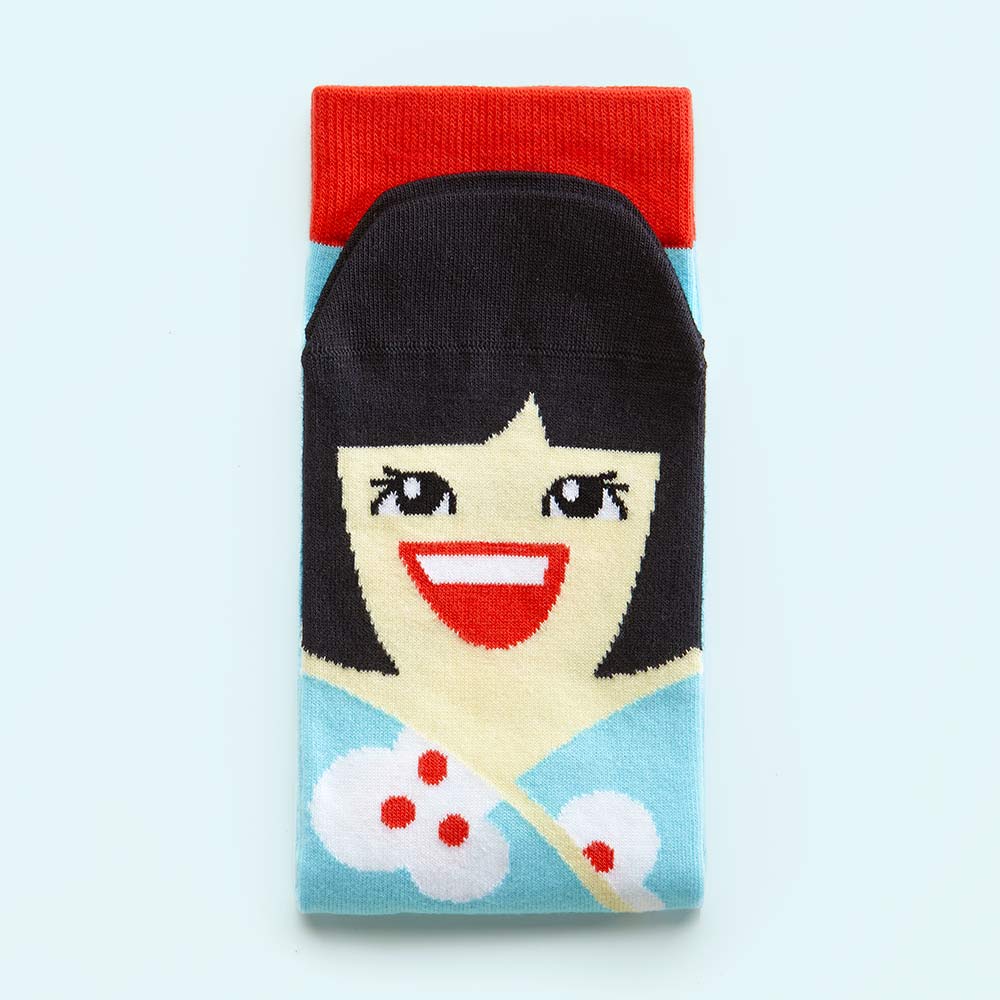 ChattyFeet's tweet photo. If you need someone to put a smile on your face, Yoko is the friend for you. She’s always grinning yet peacefully calm so you can rely on her to cheer you up in every situation. https://t.co/QLJz0HecZa #chattyfeet #funnysocks https://t.co/0hpbYUshRA