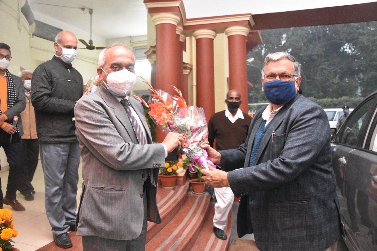 bhupro's tweet photo. Vice-Chancellor designate Prof. Sudhir K. Jain reached #BHU campus today where he was received by Rector &amp; Officiating VC Prof. V. K. Shukla, Registrar Dr. Neeraj Tripathi &amp; PRO Dr. Rajesh Singh. Prof. Jain paid floral tributes to #Mahamana. He will assume office tomorrow. https://t.co/robtOCnHsN