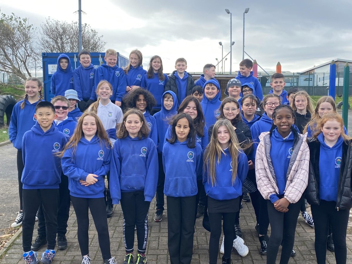 Great effort by P7s at <a href="/GracemountPS/">Gracemount Primary School</a> who have raised funds for this year's Lagganlia trip while clearing their community of litter. See tomorrow's Evening News <a href="/edinburghpaper/">Edinburgh Evening News</a>  for full story. Don't forget to get in touch with your school's news #Edinburgh #Lothians