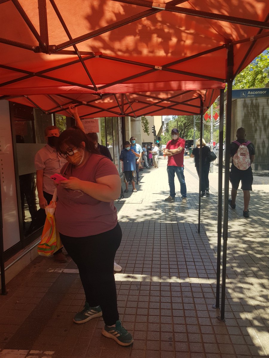 Emilia_1981_'s tweet photo. @afphabitat @Habitat_Ayuda impresentable esperar 2 horas para luego promedio según un ejecutivo tener que esperar 30" más para cambiar mis datos de contacto.  0 respeto con adultos mayores a pleno sol y parados. MEJOREN SU ATENCIÓN NEFASTA POR FAVOR!!! (providencia con m.pereira) https://t.co/skJbgvnQ9x