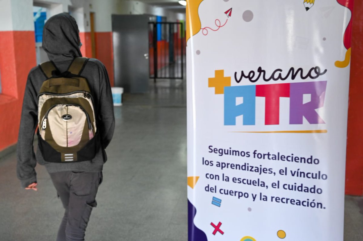 BAeducacion's tweet photo. El programa #VeranoMásATR comenzó en toda la Provincia. Con todas las medidas de cuidado, más de 263 mil niñas, niños y jóvenes realizan actividades pedagógicas, lúdicas y recreativas, en escuelas y predios complementarios. https://t.co/nwVjb2FOiP