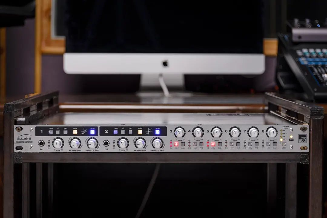 AudientWorld's tweet photo. "One of our newest additions - The #Audient #ASP800 - Captures every nuance, every detail of your audio with stunning clarity, and allows you to get the most from your session." @the.groovestudio 🤘😍
Find out more by clicking the link 🔗 👉https://t.co/1QVy90XuGg https://t.co/kX7QZnUBzi