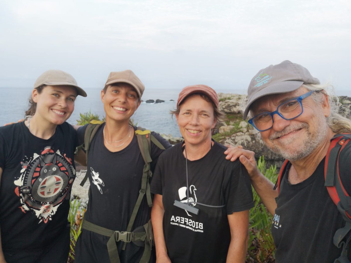 A woderful boat trip around #Principe confirmed most white-tailed #tropicbirds breeding areas previously cited
 
👉ca.wikiloc.com/rutes-llanxa-m… 

For this trip we had the help of two great ornithologists 💪that happened to be in the area😱 <a href="/MartaAcacio/">Marta Acácio</a> &amp; <a href="/InesCatry/">Inês Catry</a> Such a small world!