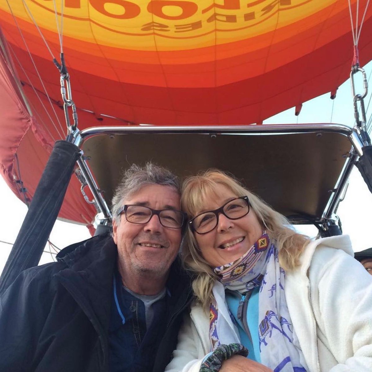 Vegasballoons's tweet photo. 🧐 There are also some major health benefits to cuddling. Besides giving us warm and fuzzy feelings, it helps to release a hormone called oxytocin, which also reduces pain. https://t.co/JnJQx3m4DA
