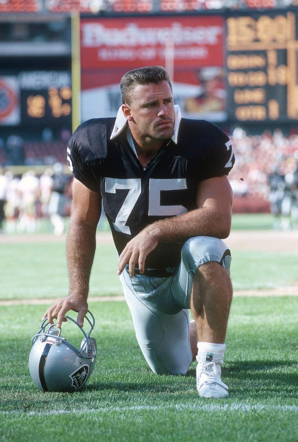  Happy birthday to Howie long 