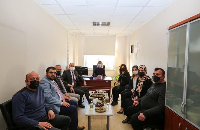 Rektörümüz sayın Prof. Dr. Mutlu Türkmen hocamız, Fakültemize ziyarette bulunarak, görevde yükselen ve göreve yeni başlayan akademisyenlerimizi hayırlı olsun dileklerini ilettiler. Sayın Rektörümüze ziyaretlerinden dolayı şükranlarımızı sunuyoruz. Üniversitemize hayırlı olsun.