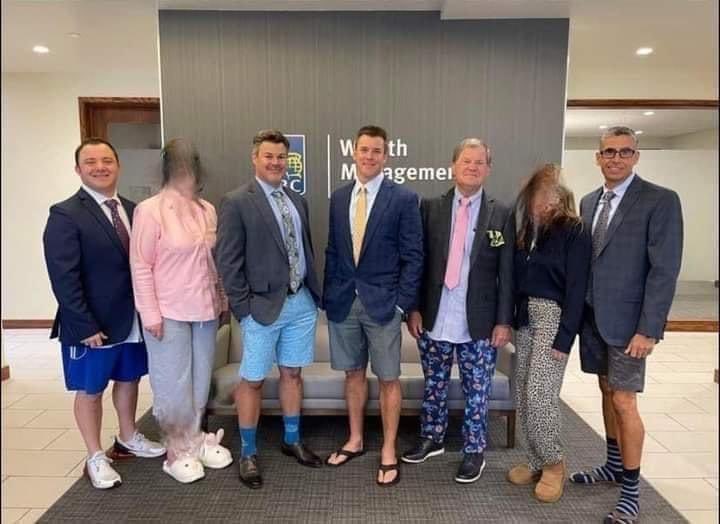 moh_salem82's tweet photo. Zoom meeting dress code https://t.co/DIYNQbYEkW