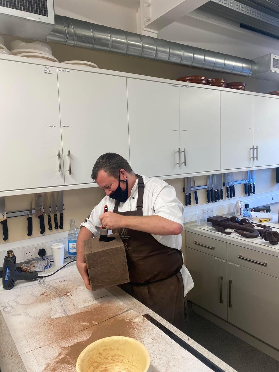 AshleyMcChef's tweet image. Been working on some new skills over the last few days…. Come up with this beauty!Great to participate in an amazing #ChocolateCourse @YORKCookerySch with @MartinChiffers so lucky to have this here in York @yeoldsuncolton @FairfaxDistills #yorkchocolate