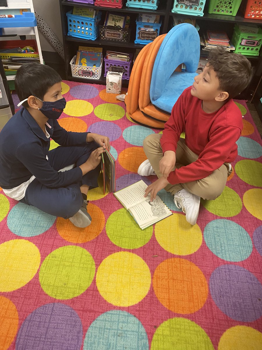 lav2nd's tweet photo. Partner Sharing: old friends , new friends ; sharing their love of books https://t.co/KNYIetoMQb