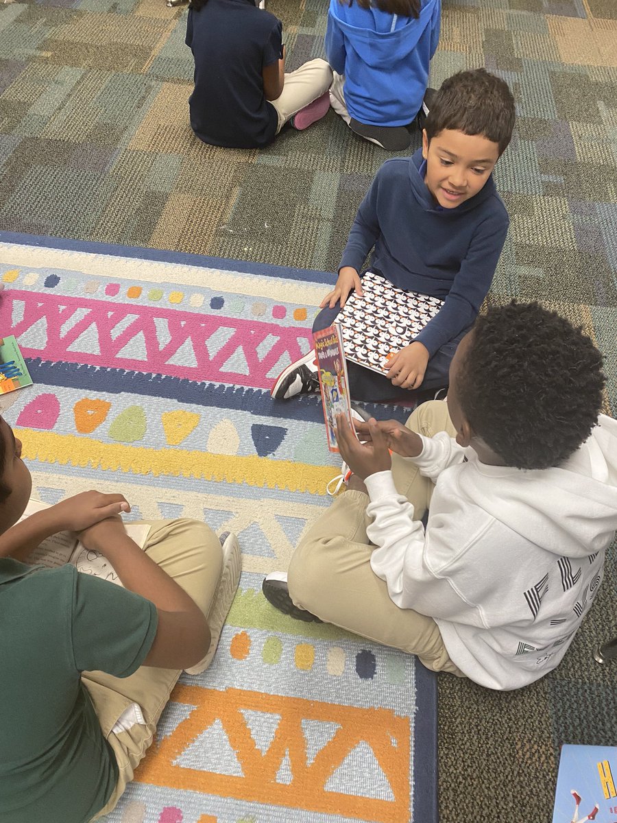 lav2nd's tweet photo. Partner Sharing: old friends , new friends ; sharing their love of books https://t.co/KNYIetoMQb