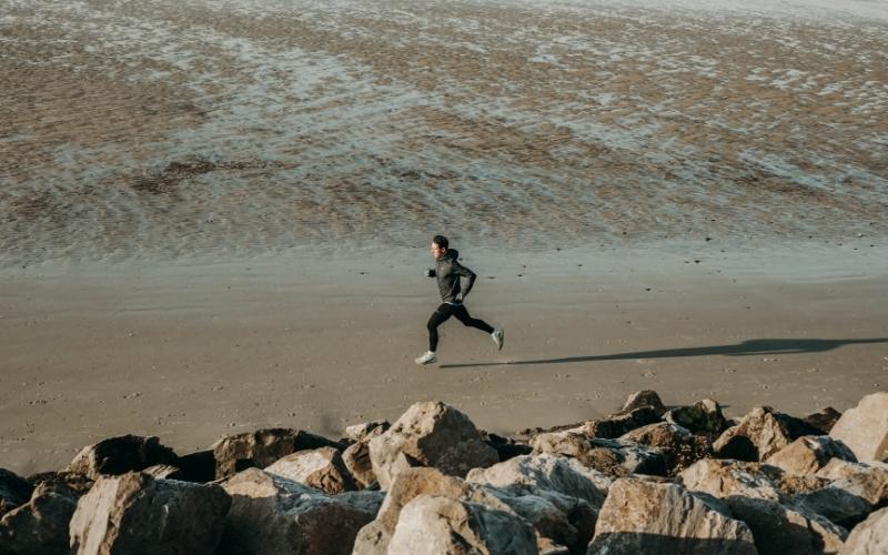 [BLOG] Vous êtes prêts à vous surpasser cet hiver ? Mais pas question de se refroidir 😉 Découvrez nos meilleurs conseils pour s'équiper pour courir dans le froid ❄️
Lien du blog 👉 buff.ly/3eUFiP9

#courir #running #courseapied