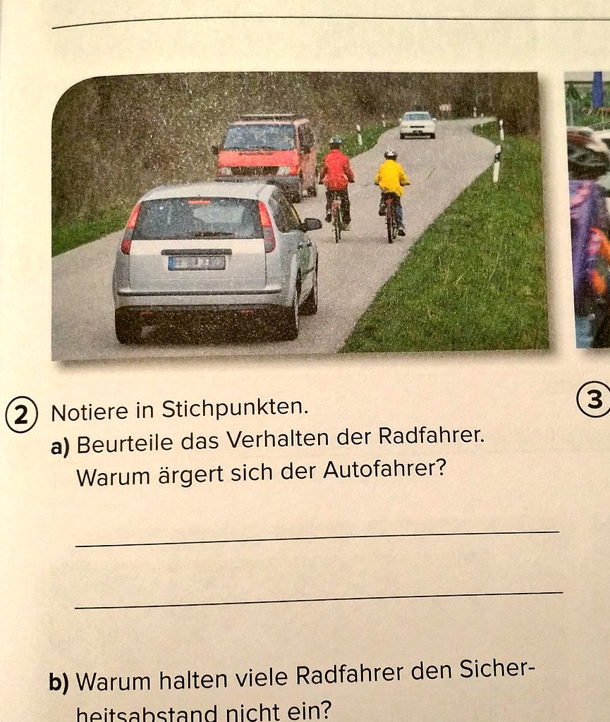 Ja warum ärgert er sich? Vielleicht weil er durch die Anwesenheit des rot gekleideten Kindes, das andere Kind nicht gefährdend überholen kann?