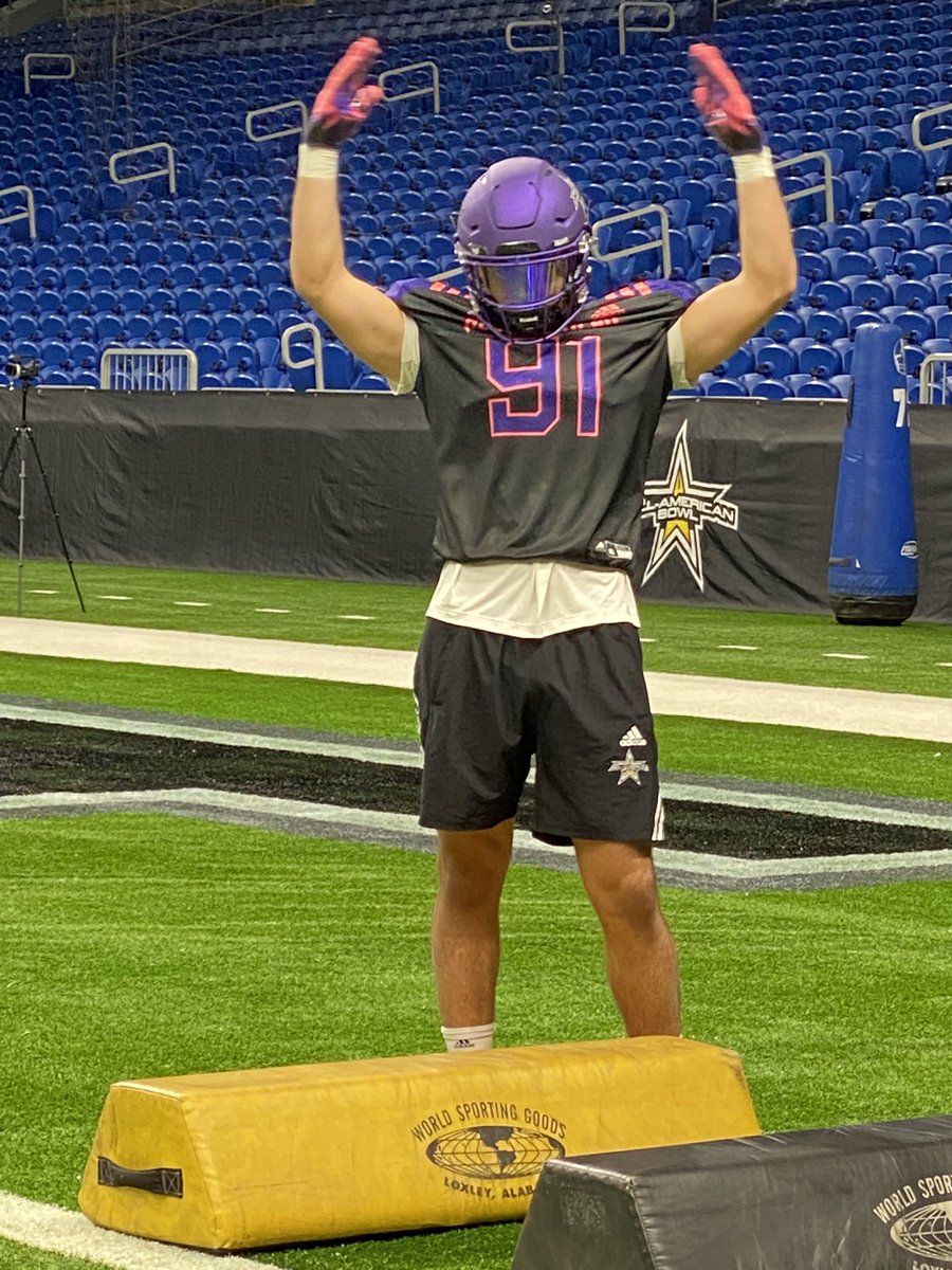 samspiegs's tweet photo. Caden Curry flashing the O-H https://t.co/deAvg9NvgX