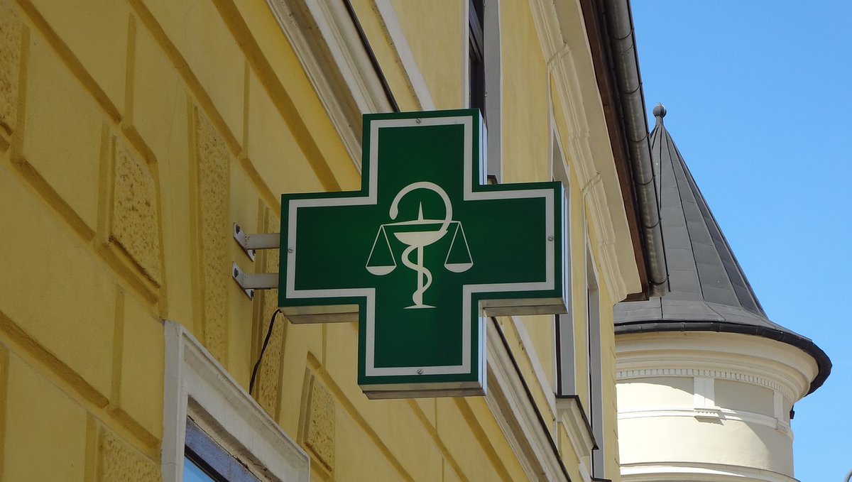 prendsensoin's tweet photo. L'urgence médicale n'attend parfois pas le petit matin pour survenir, trouver une pharmacie de garde la nuit n'est alors pas toujours facile.

https://t.co/Uv0OKpkFKP https://t.co/59aL836Hwj
