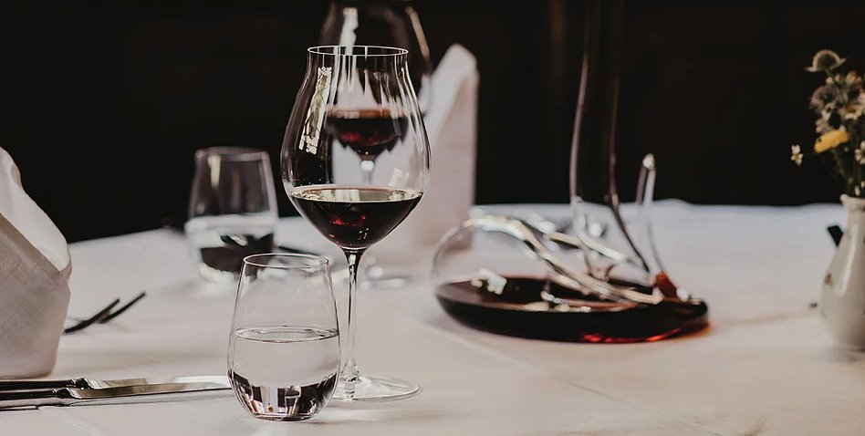 Esperemos que los Reyes os hayan traído poco carbón y mucho cristal en forma de Riedel 😜
Hoy es día de Roscón y seguro que habéis escogido un gran vino para maridarlo.
¡A disfrutar!

🔴 Som Euroselecció