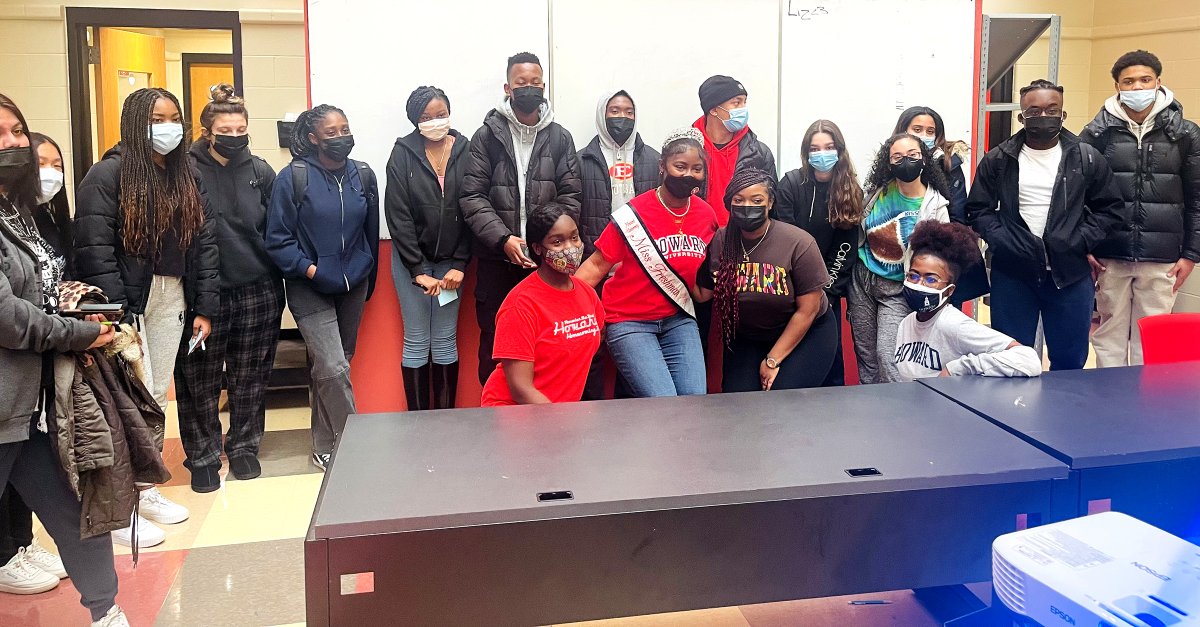 EverettMASchool's tweet image. A loud and enthusiastic "Thank You” to 2021 EHS graduate and current Howard U. freshman Ann Laurie Pierre. Anne Laurie and three of her Howard classmates visited EHS on Tuesday morning to talk to students about the prestigious, historically Black private university located in DC.