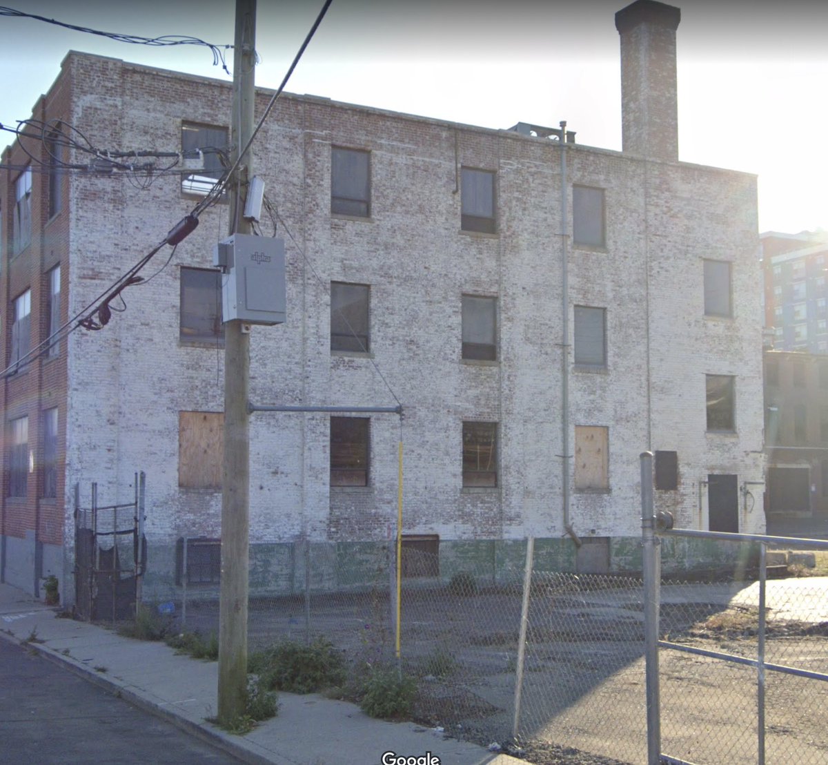 GovNedLamont's tweet photo. $950,000 to abate and preserve the existing buildings and remediate soil and groundwater at 650 Atlantic Street in #Stamford. The 2.5-acre site will be used for a mixed-use, transit-oriented development. #CTcomeback https://t.co/rFDhKLWdfo