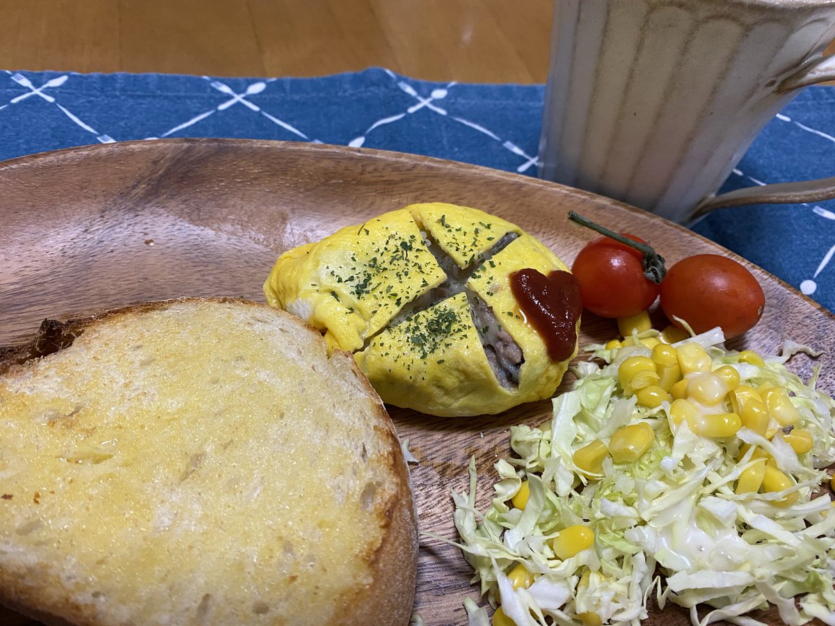 HisaFfhh's tweet photo. おはようございます☕️🍞
まもなく日の出です🌤

今朝は小さなオムレツを添えて、シンプルなトーストで🍞☺️

#イマソラ
#朝ごパン https://t.co/yslY1OzGvE