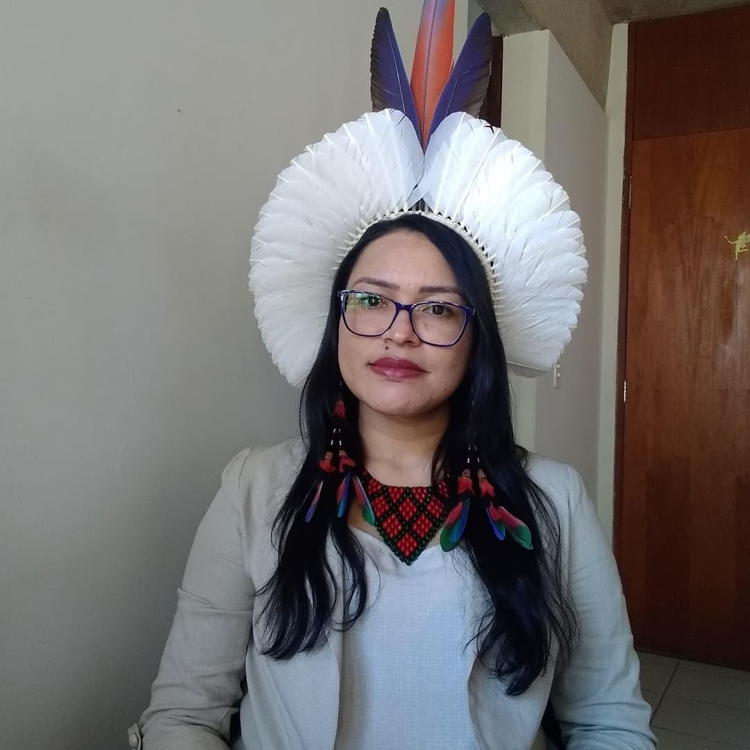 mani_wara's tweet photo. em 2021, Samara teve a grande responsabilidade e desafio de fazer uma sustentação oral de 5 minutos para o julgamento do #MarcoTemporalNao

nas palavras dela: "A advocacia veio com a formação, mas a luta pelos direitos indígenas é desde quando a gente nasce." https://t.co/ZBvMLbajji