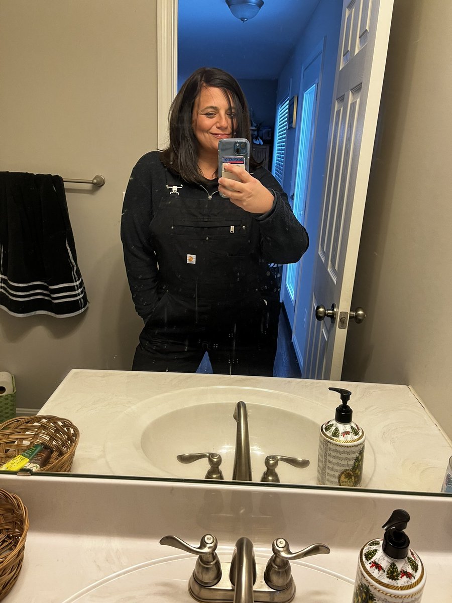 KyRedsGal's tweet photo. Carhartt overalls definitely know how to make a gal feel…hawt. 😆😆😆 #IHateWinter #BarnWork https://t.co/1tfdmOhSEw