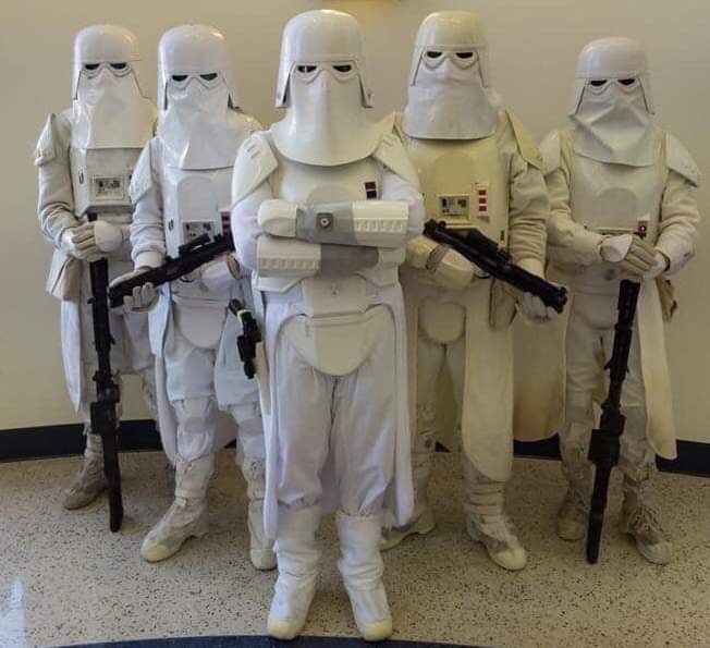 501st_BlueGrass's tweet photo. Stay warm Kentucky! The Bluegrass Garrison’s #BlizzardForce Snow Troopers are ready to help! 

#501st #501stLegion #BluegrassGarrison #StarWars #BadGuysDoingGood https://t.co/UgHbWxaZSi