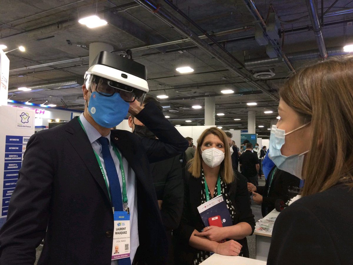 AVA_UX's tweet photo. [J2 du #CES de Las Vegas] Nous avons eu l'honneur d'accueillir @laurentwauquiez sur notre stand. Un super moment, très enrichissant où nous avons pu présenter notre #innovation technologique qui fut très appréciée 🤩 Merci Laurent Wauquiez et Franck Colcombet 👍 @auvergnerhalpes https://t.co/Z6S6N26pdv