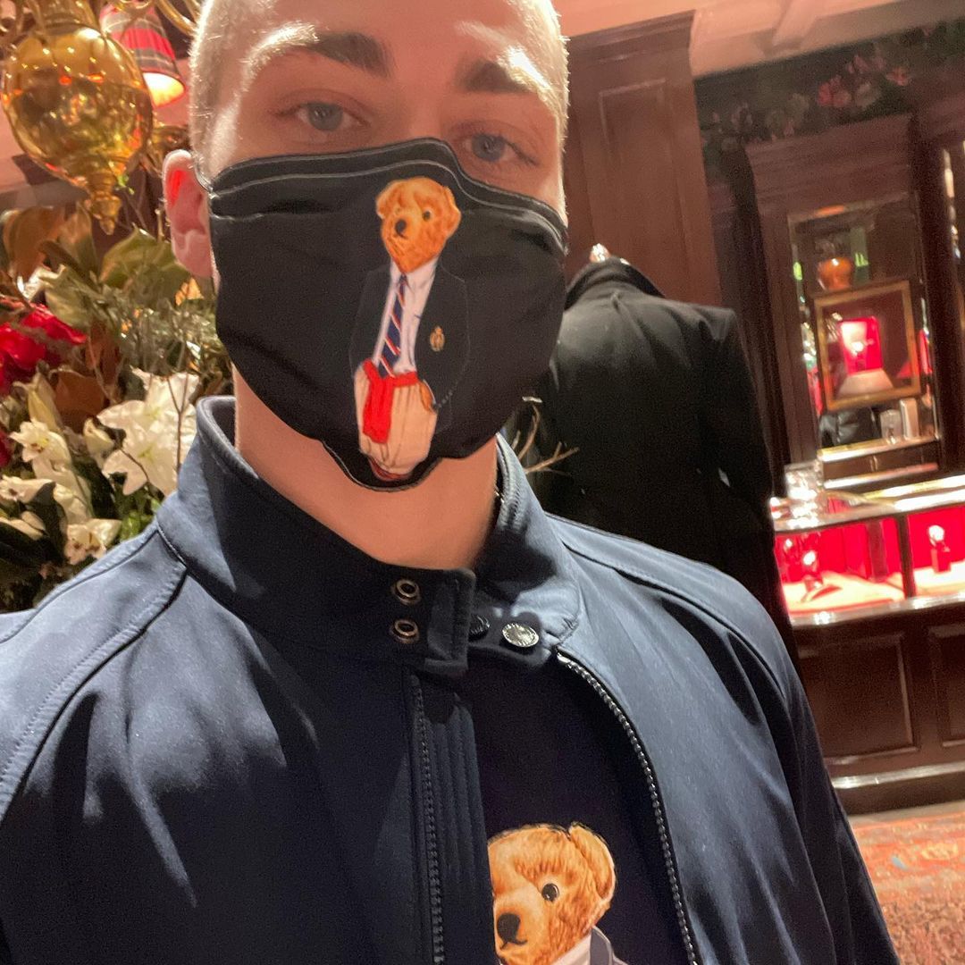 wishupset's tweet photo. This is going to the store with Leo. Where's Leo? Show your boyfriend.ππ¨ββ€οΈβπβπ¨ οΌlaneleo #lanevrogers #leoxfoo #couplelove https://t.co/3eqGwN7vZW