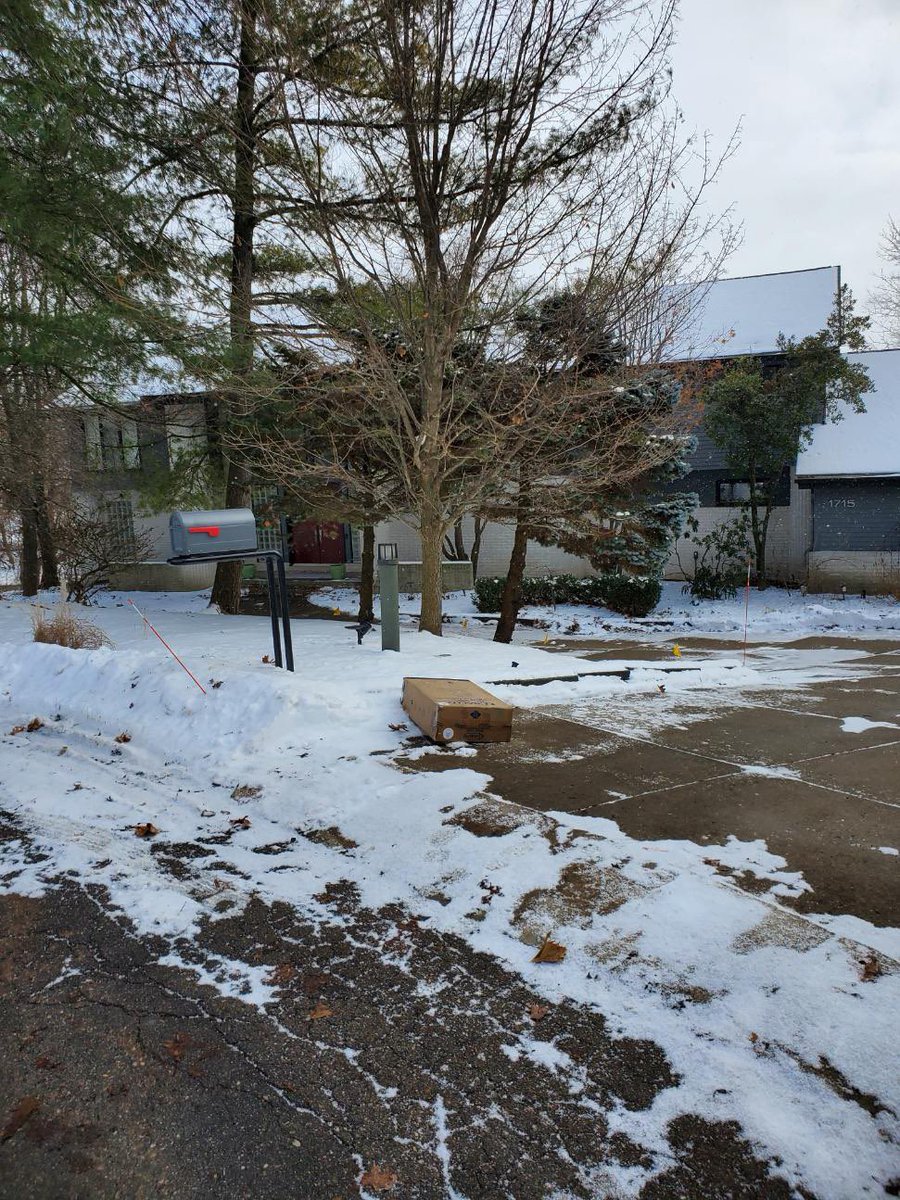 KateCahillk's tweet photo. @FedExHelp Thanks for the package, but can your delivery folks actually deliver it instead of throwing it at the top of driveway? We had no idea it was there until we almost ran it over. https://t.co/6NF6Hlybag