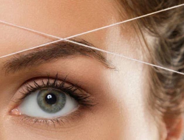 Durante el proceso de #depilación con hilo no se utiliza cera caliente ni productos químicos agresivos, por lo que es ideal para clientes con piel sensible bonjourmadameclou.com/depilacion-hil… #BonjourMadame #Belleza