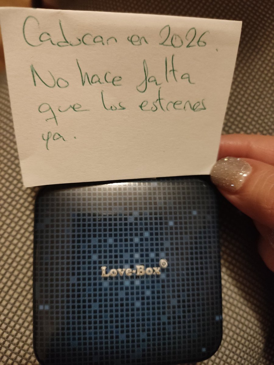 madre_urbanita's tweet photo. El regalo de mi hermana para mí hija (15). Shh https://t.co/c0VupKFfJN