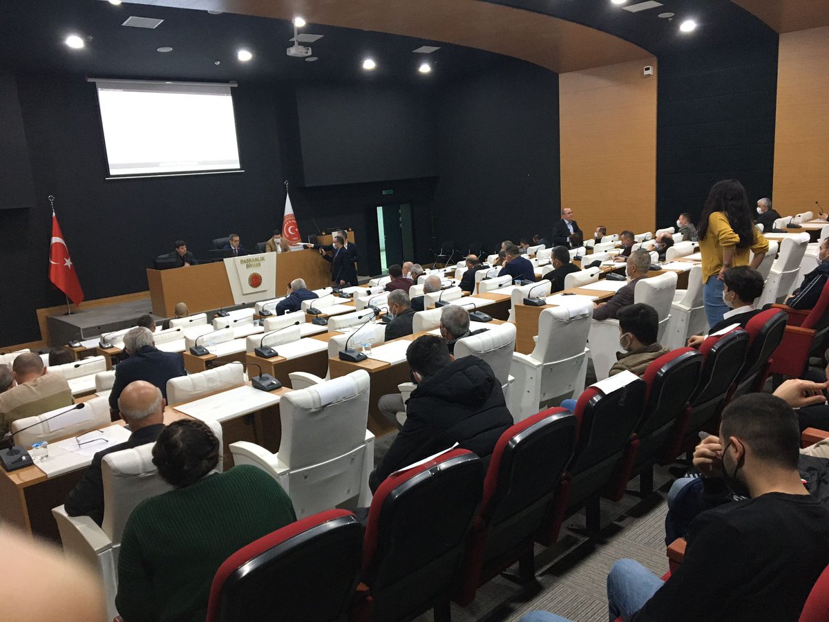 GK il Başkanımız Sn.<a href="/alperenuysal2/">alperen uysal</a> katılımı ile birlikte Siyaset Bilimi ve Yerel Yönetimler bölümlerinde okuyan öğrenci kardeşlerimizle birlikte, İl Genel Meclis Başkanımız Nejat Önder'i ziyaret ettik.
Akabinde il Genel Meclis toplantısına katılım sağladık.