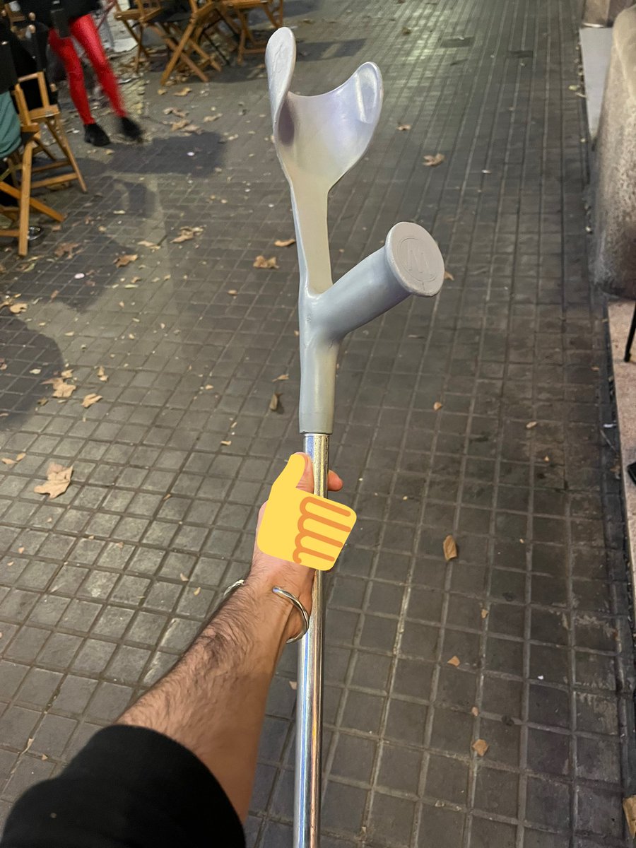 ritxinaval's tweet photo. Ha tardado un poco pero al fin ha llegado EL MILAGRO DE LA NAVIDAD

Un cliente se ha ido sin esto. Después de 6 cervezas. Dios lo bendiga. https://t.co/S0KyiZJLzv