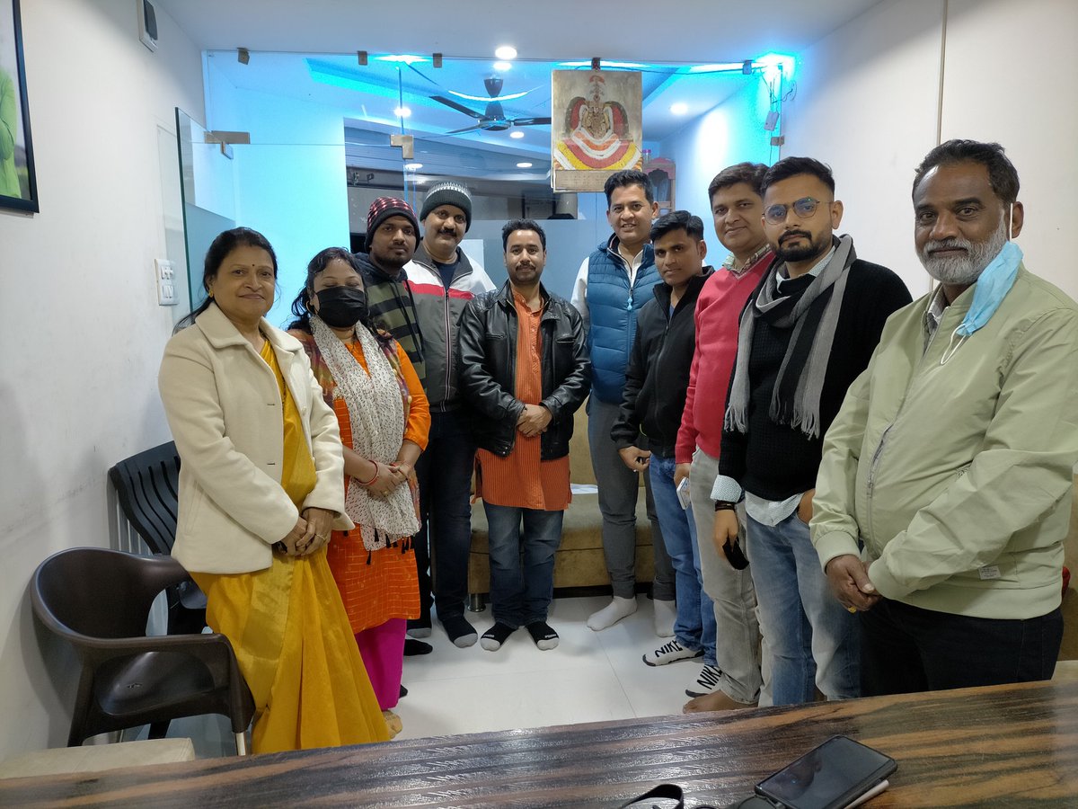 HemraajGurjar's tweet photo. ओबीसी महासभा जिला इकाई इन्दोर की महत्त्वपूर्ण बेठक आदरणीय @obcvijay जी की अध्यक्षता में सम्पन्न हुई, जिसमे ओबीसी महासभा जिला इकाई इन्दोर की टीम शामिल हुई,
जय ओबीसी जय संविधान
@anandrai177 
@adarshslive 
@Ranjeetfarmer 
@Obc_Mukesh_ 
@hARRYhART143 
@obc_mahasabha https://t.co/Vs0XOaY3rP