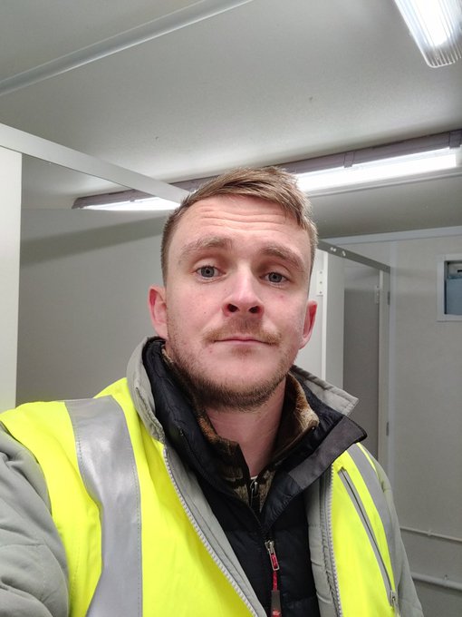 Been a cold one today! 🥶 Can I warm my fingers in you? 🥺 https://t.co/L02yfAZ0WZ