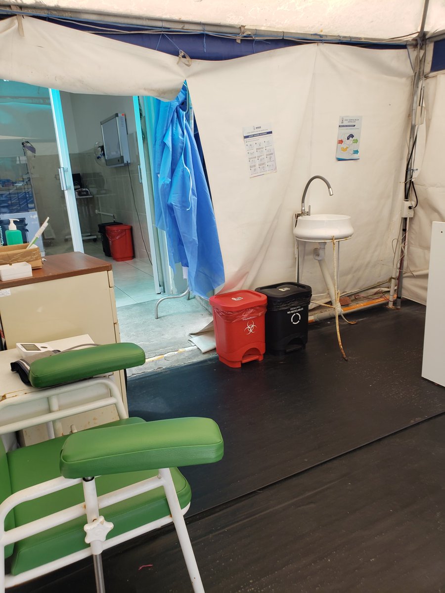 YadiraRamon8's tweet photo. Indignante!! @IESSLoja !! Ya han pasado 5 horas y seguimos en emergencia!! Como puede ser posible que 1 solo Dr. Atienda para tanta gente q estamos esperando !! Y lo peor es q se van y no hay atención!! @LassoGuillermo nos sentimos desprotegidas!! Pésima atención!! https://t.co/VOmWcL11tZ