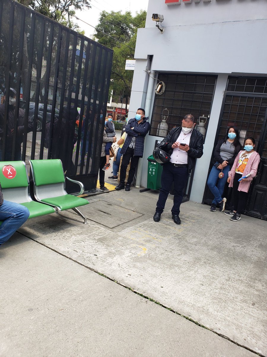 YadiraRamon8's tweet photo. Indignante!! @IESSLoja !! Ya han pasado 5 horas y seguimos en emergencia!! Como puede ser posible que 1 solo Dr. Atienda para tanta gente q estamos esperando !! Y lo peor es q se van y no hay atención!! @LassoGuillermo nos sentimos desprotegidas!! Pésima atención!! https://t.co/VOmWcL11tZ