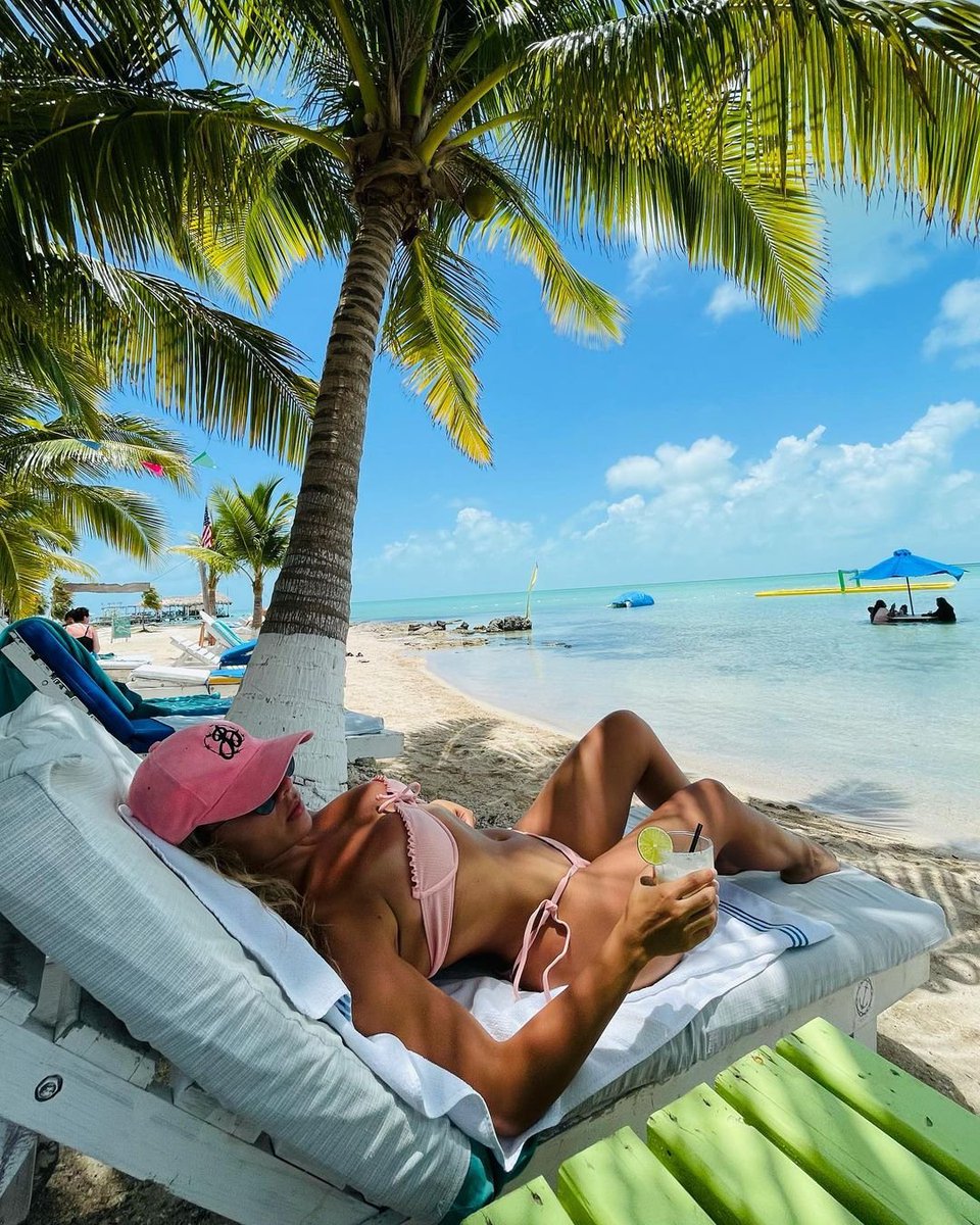 Starting off the new year right! 😎 Are you planning on traveling this year? If so, where are you headed? 

📸: @barbydmc  
📍 Secret Beach, Belize 

#explorebelize #visitcentralamerica #visitcentroamerica #travelplanning #travelgoals #vacation2021 #travel2021 #tlpicks