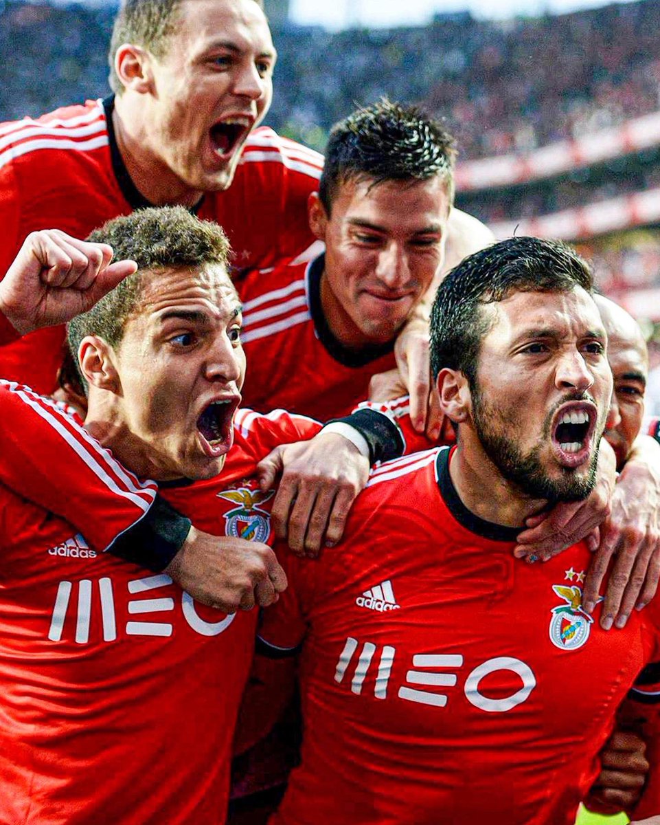 1amorbenfica's tweet photo. Neste dia ganhávamos a qualquer equipa com estes 11 Eusébios dentro de campo ! ❤️🦅 https://t.co/NAtaDHsL6y