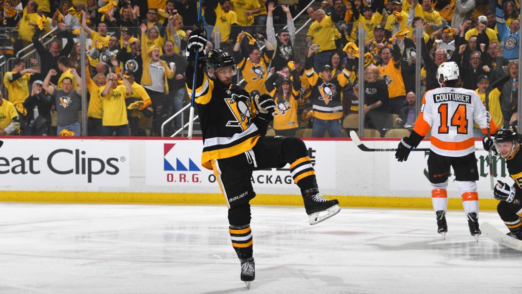 JG_PxP's tweet photo. Bryan Rust has played in 14 games for the @penguins this year, picking up points in 9 of them. He's returned from missing 11 games with a lower-body injury with five goals and three assists in a pair of #Pens wins to kick off 2022. #casual #RustyRazor https://t.co/KiI9WsebLD