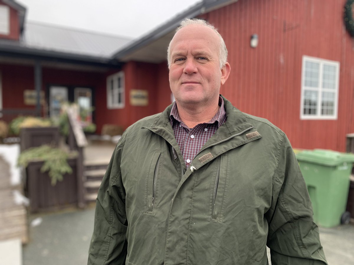 CBCMarkQuinn's tweet photo. It’s a real tragedy for Lester’s Farm Chalet. Jim Lester says every feathered animal on the farm, including peacocks and emus, were destroyed. https://t.co/vrio65bfEi