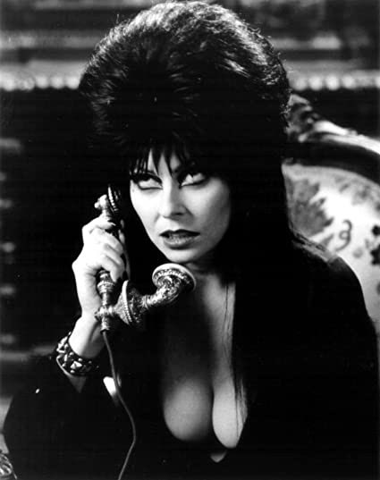 ElviraClips's tweet image. Elvira and Dolly Parton being the same person a thread:
