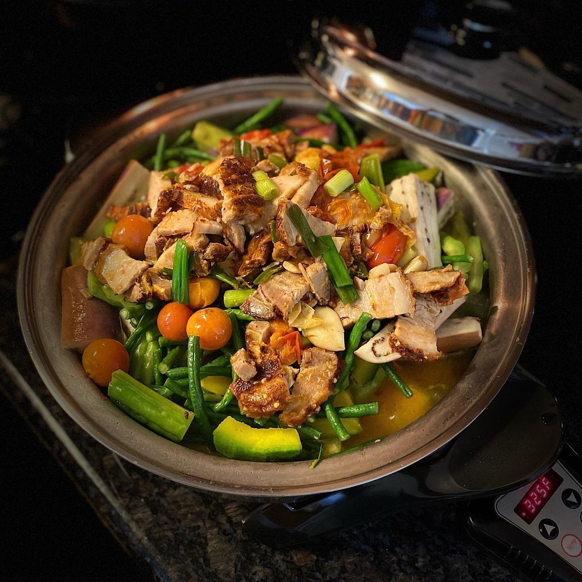 saladmaster's tweet photo. What's for dinner tonight? @jhei_lutong_bahay
 is cooking pinakbet using their Saladmaster cookware. Yum!

#pinoy #pinoyfood #filipinofood #homecooking #homemade #filipinoeats #food #saladmastercooking #saladmaster https://t.co/iaC9GSOAII