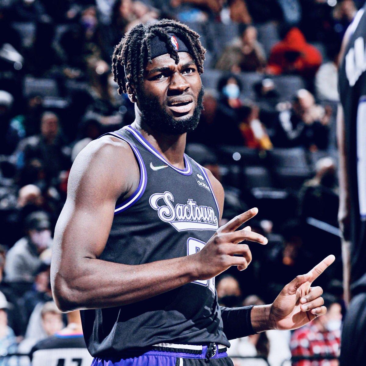 O Neemias não aparece na primeira atualização da contagem de votos para o jogo All-Star, mas é o número 1 no frontcourt do nosso coração, foda-se! Por isso, vamos continuar a carregar as molas porque 1 RT = 1 voto! #NeemiasQueta #NBAAllStar